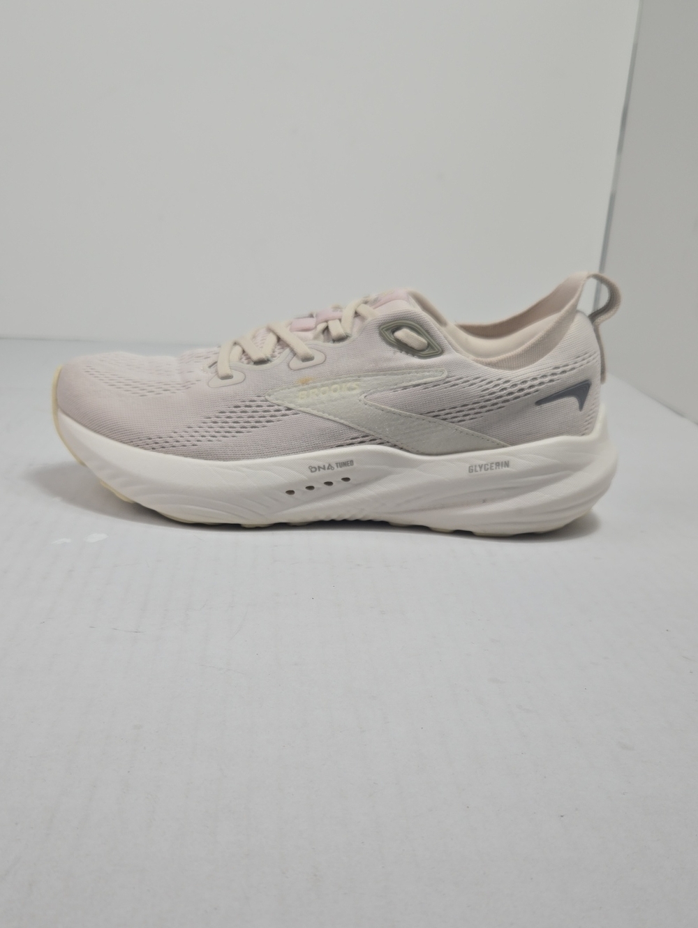 Brooks Glycerin 22 women Sz 9 B 1204341 B 263 Almond Peach Fog London Sneakers.